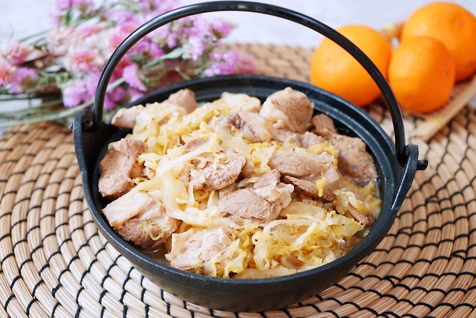 天寒地冻,暖身体适合多吃羊肉,酸菜配羊肉,开胃又下饭