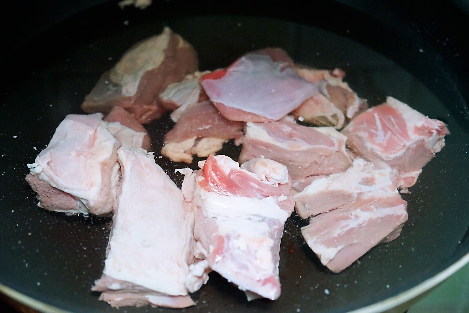 天寒地冻,暖身体适合多吃羊肉,酸菜配羊肉,开胃又下饭