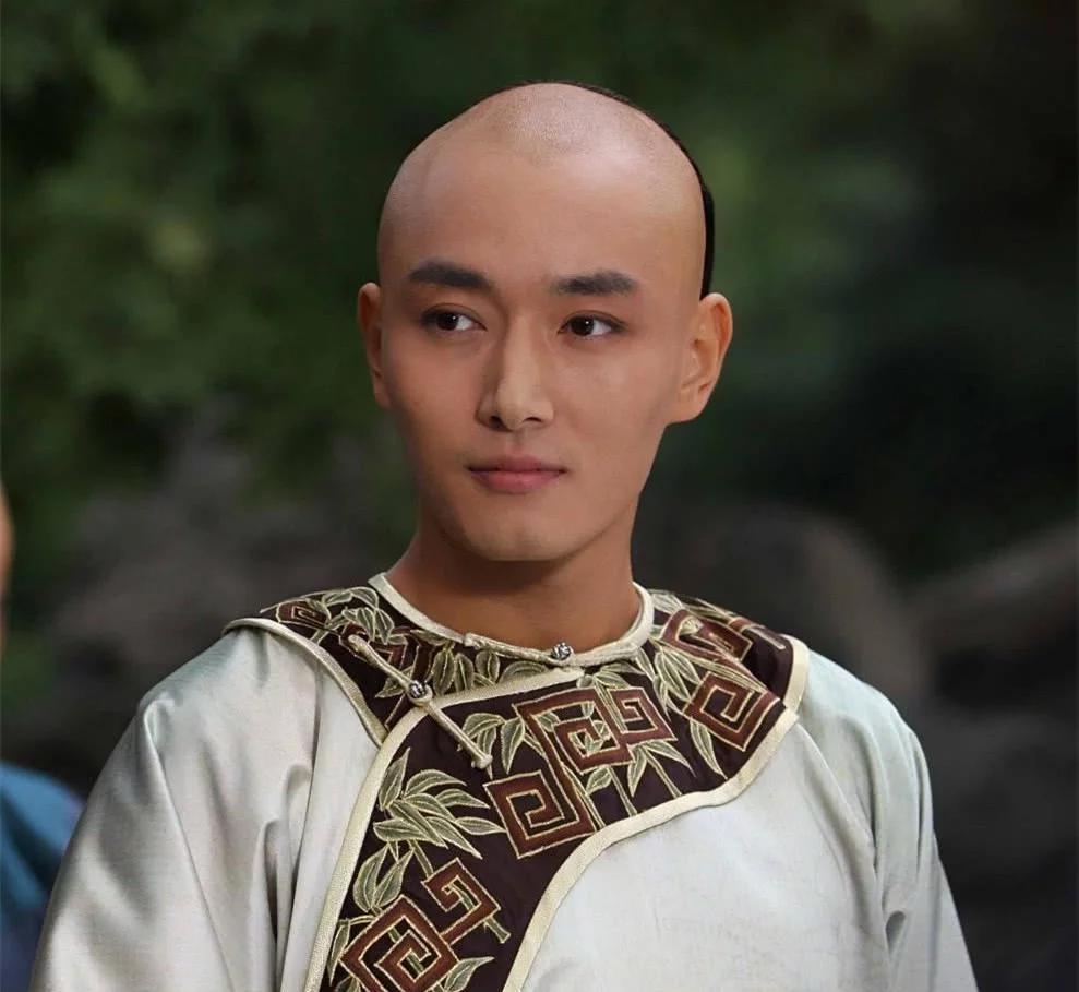 (果郡王剧照)果郡王胤礼生于康熙三十六年,他是康熙第17子,隶属于正