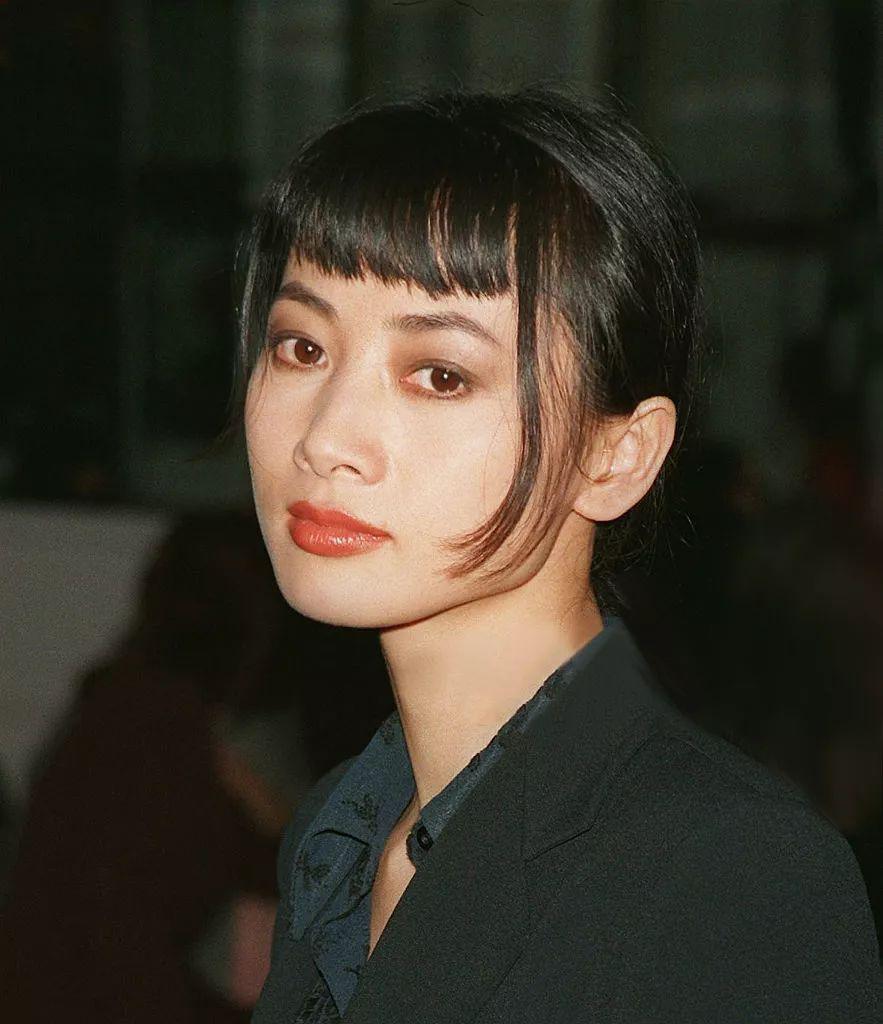 白灵不穿衣服秀身材进军好莱坞背负骂名自曝交往88个男友