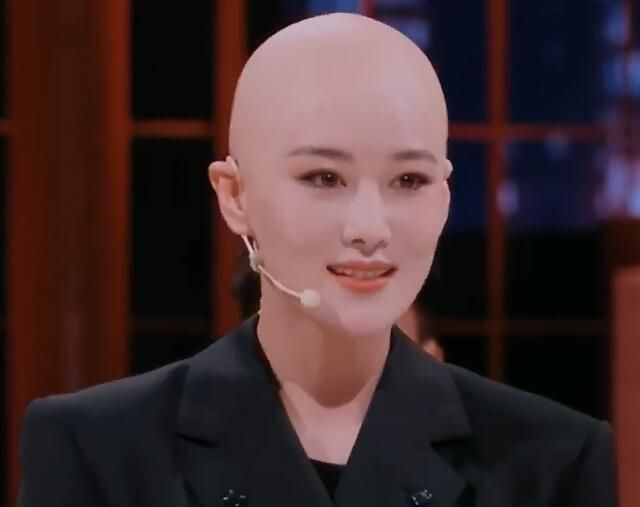 张馨予"剃光头"被夸有勇气,幕后照曝光,才知我们都被骗了