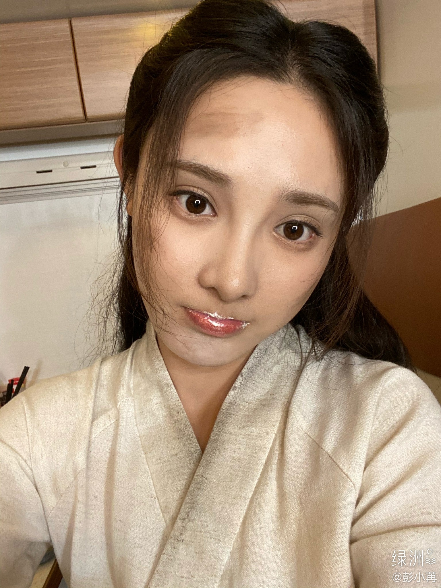 真搬砖人彭小苒上线新戏拍摄造型萌兮兮