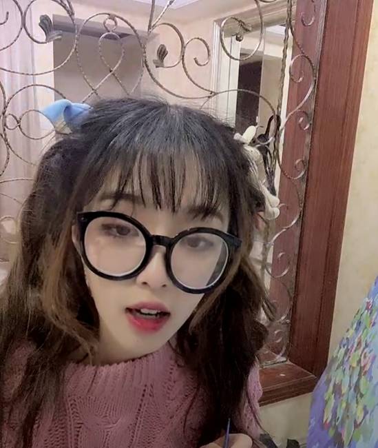 比心女神集体翻车?小娇妻郝一点成油腻妹,气质女神成大妈