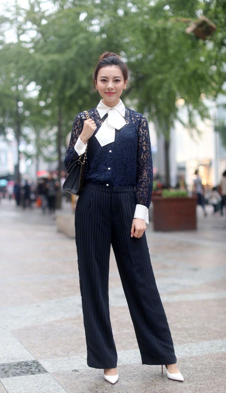 街拍:时尚裙装的美少女,清新靓丽,纯美动人