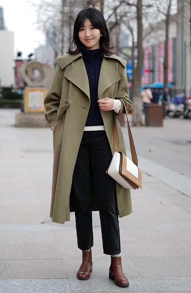 极简大衣穿搭示范 这样穿干练利落又时髦(组图)|大衣|小脚裤|秋冬季