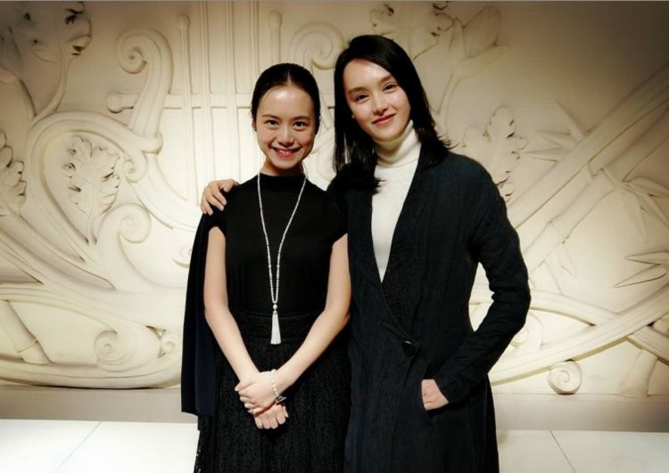 拿过4次影帝的他,演技天花板却7年没戏拍,娶妻饶敏莉恩爱至今