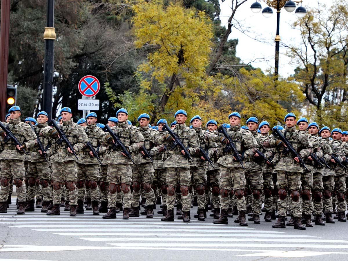 阿塞拜疆举行大阅兵,欢呼胜利炫耀战利品,土耳其成最大功臣