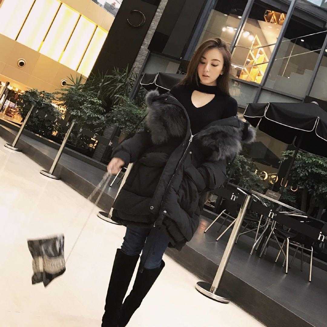 方媛不愧是"天王嫂",格纹西装搭配马丁靴走机场,气场十足