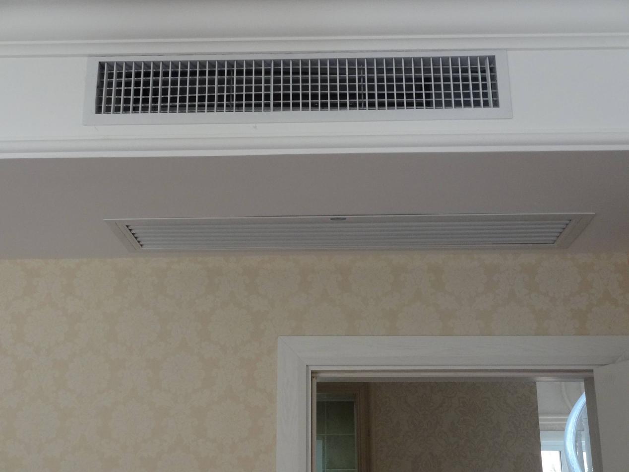 中央空调风口离顶只有6公分,装石膏线够呛!邻居让我锯断再装上|石膏线