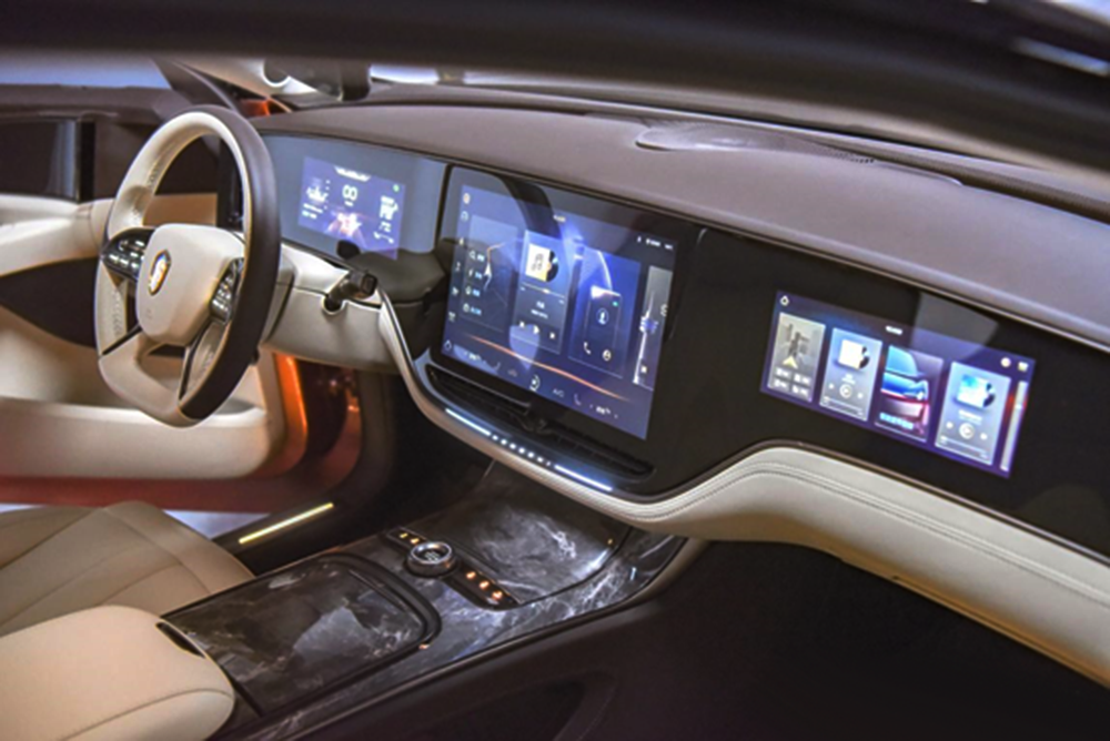 玩真的了恒大恒驰1实车曝光外观很前卫科幻内饰很豪华