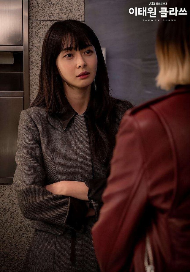 跟着韩剧学穿搭|梨泰院class女二-吴秀雅的高级感职场穿搭