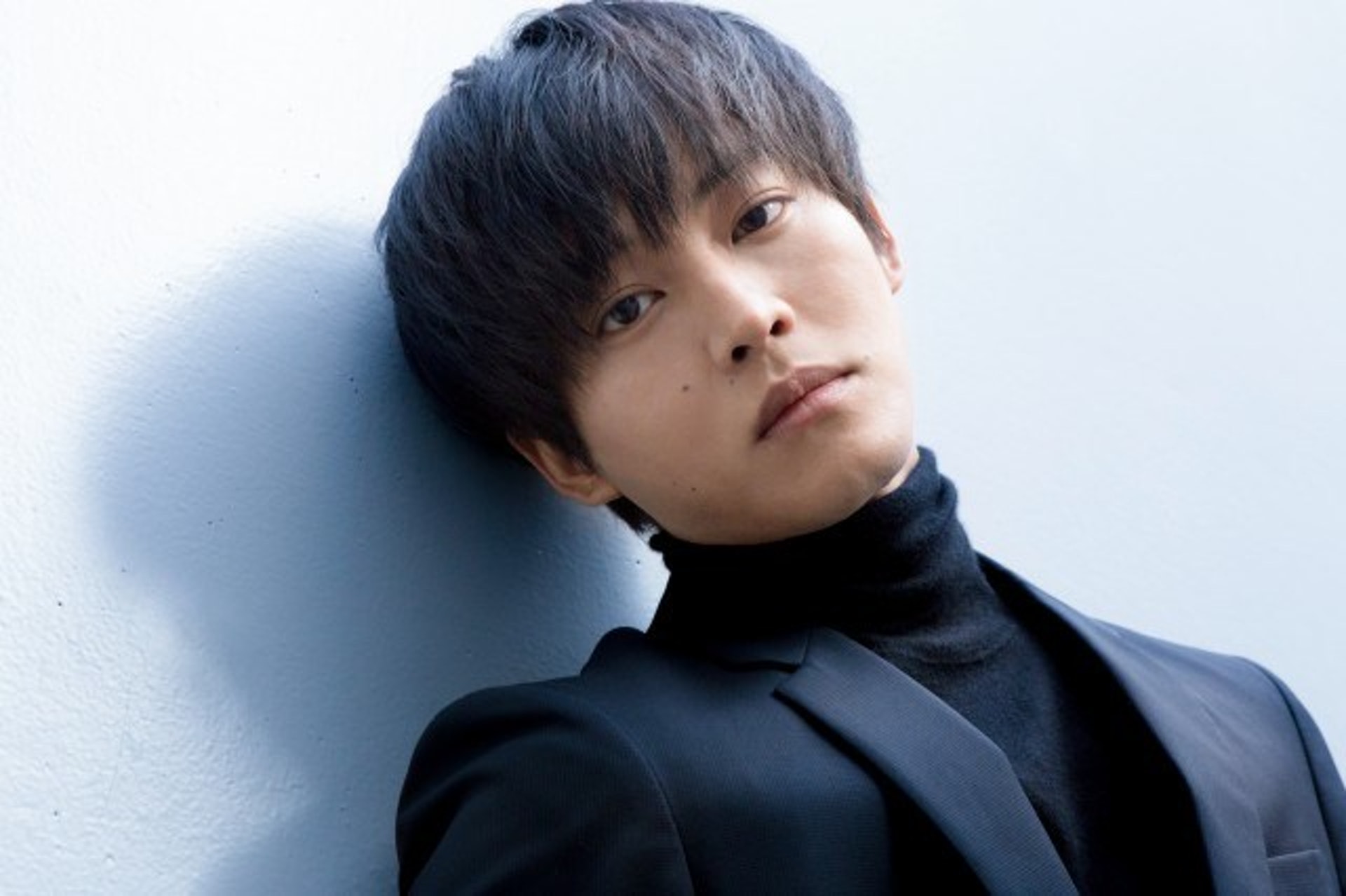 【3】岩田刚典- 31岁(57票).【2】山下智久- 35岁(65票).