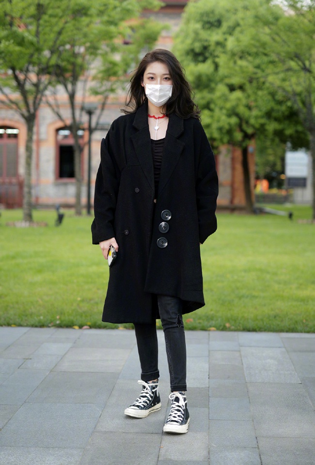 全黑look怎么搭配 才又飒又美? (组图)