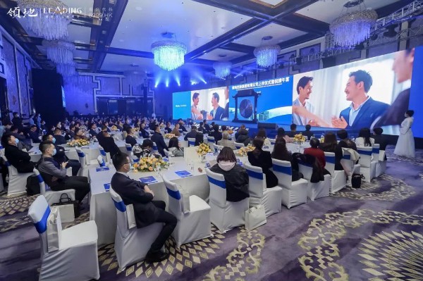 多家金融机构、企业家代表等重要嘉宾共同出席敲钟仪式，共襄盛举。