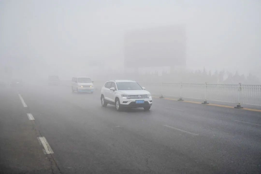 能见度30米德州出现特强浓雾明后两天大雾范围进一步扩大