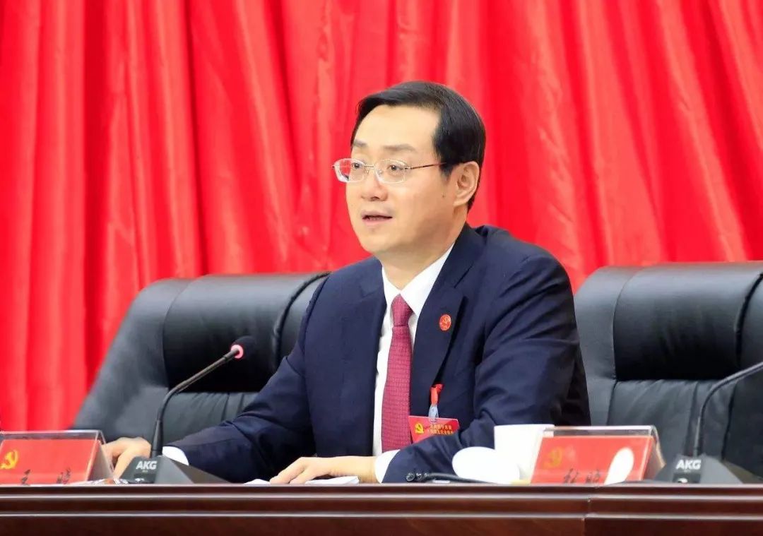 他27岁升副厅级,41岁升副部级,此前任青海省委常委,西宁市委书记