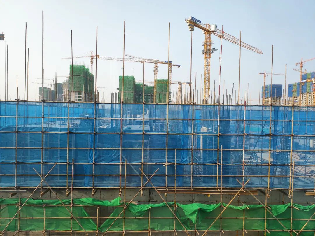 燕郊在建中的商住公寓楼盘。李燕星/摄