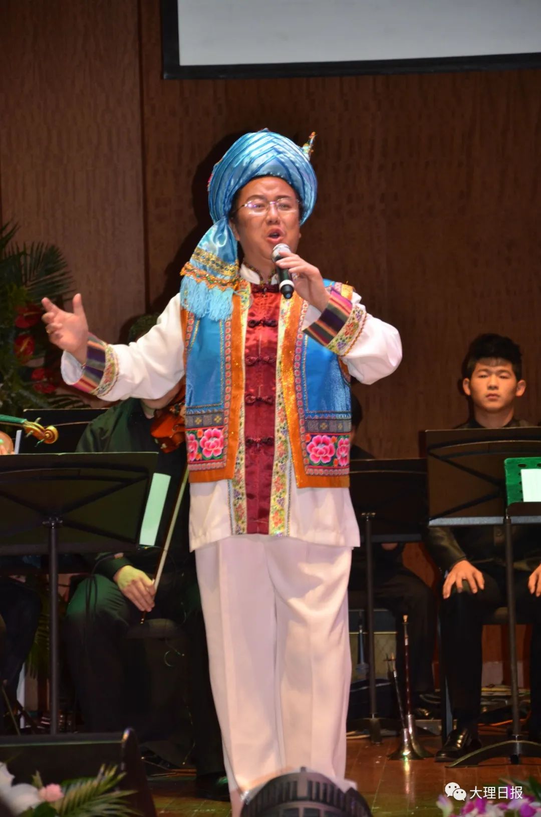 12月19日,白族歌唱家苏锦弟举行演唱会,约吗?