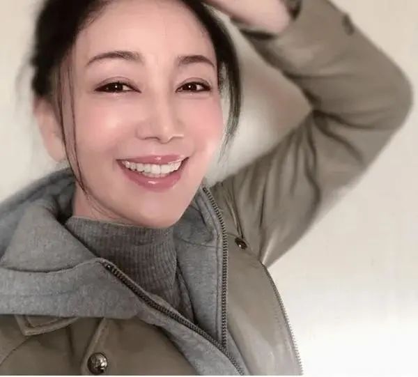 日本53岁魔女坂村薰选美夺冠!身材火辣脸似少女