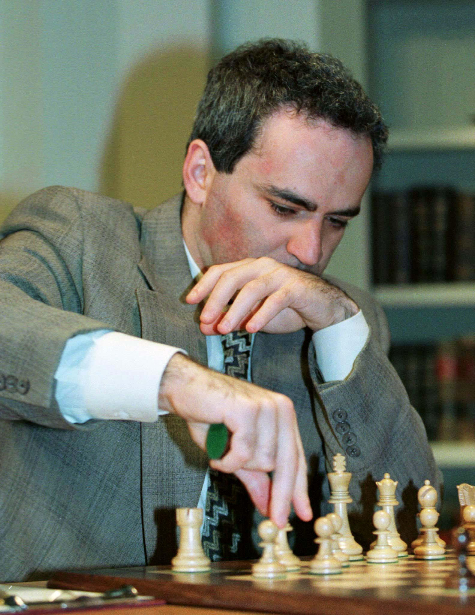 《后翼弃兵》拍摄技术指导,世界棋王卡斯帕罗夫.图/视觉中国