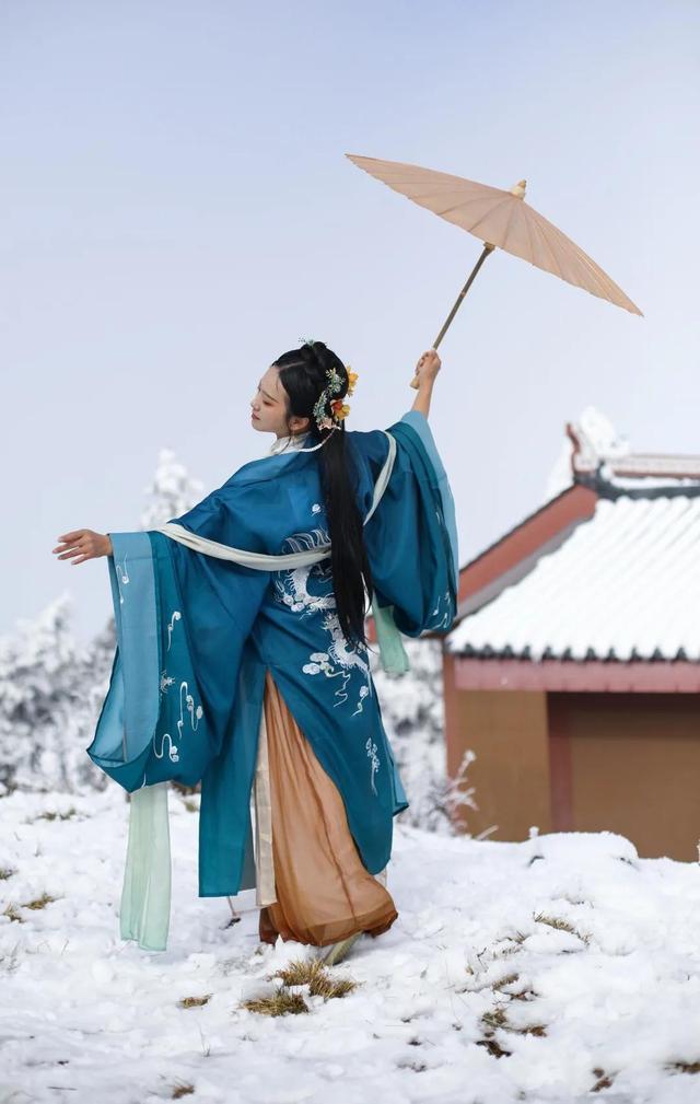 看了这组峨眉山冬日华服美照,今晚你可能会辗转难眠|白雪|峨眉山|汉服
