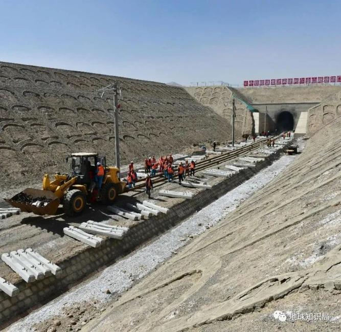 阿尔金山隧道（图片：穆志鹏）