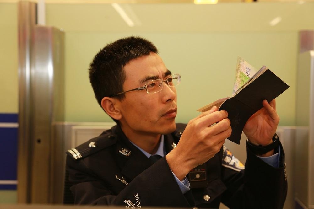 国门卫士!武汉边检民警刘伟强荣记一等功