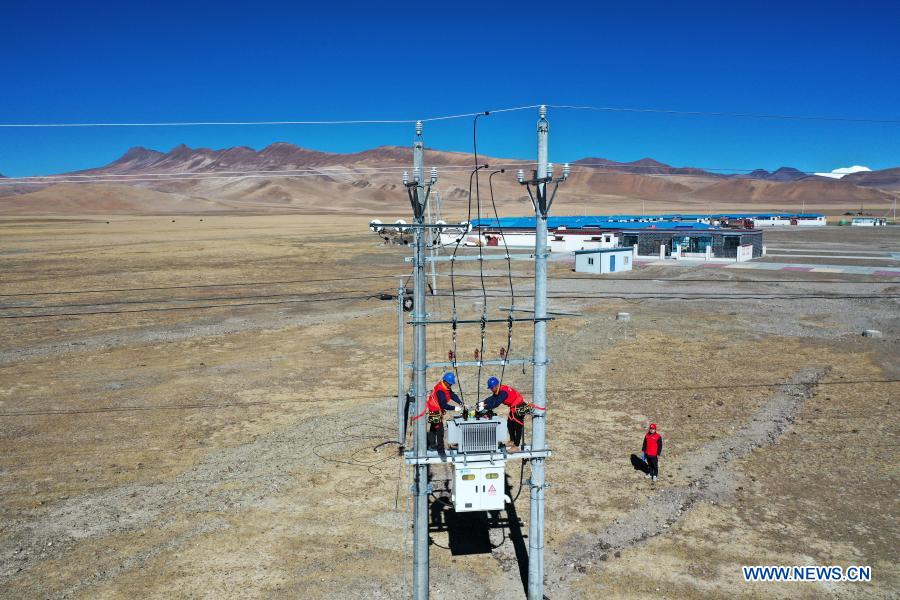 Aerial photo taken on Nov. 5, 2020 shows workers examining power supply equipment in Pumaqangtang Township of Nagarze County in Shannan, southwest China's Tibet Autonomous Region. Pumaqangtang, China's highest township, has an average altitude of 5,373 meters, with oxygen levels less than 40 percent of that at sea level. Villagers here used to live in earth-rock houses with no electricity, running water, vegetables or fruits available. Such hard living conditions continued until the 1970s. Nowadays, all villagers in Pumaqangtang have moved into better residences. Compared with the past, the new brick-concrete structure houses are stronger, warmer and more spacious. Every household has access to electricity and water supplies, and has their own small courtyard and toilet. All villages in the township have kindergartens, clinics, oxygen chambers and other facilities. The enrollment rate of school-age children and the retention rate of primary school students both reached 100 percent. Through the implementation of targeted strategies, the local government has developed specialized livestock industries to help increase the income of villagers. The annual per capita net income of the township reached 15,323 yuan (2,343 U.S. dollars) in 2019 and is expected to surpass 17,000 yuan (2,599 U.S. dollars) this year. Tibet has accomplished the historical feat of eradicating absolute poverty. By the end of 2019, Tibet had lifted 628,000 people out of poverty and delisted 74 county-level areas from the poverty list. (Xinhua/Zhan Yan)