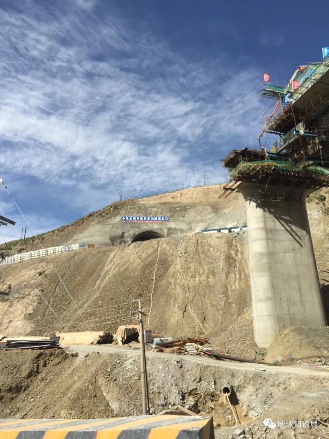 建设中的敦煌铁路敦格段（图片：杔格）