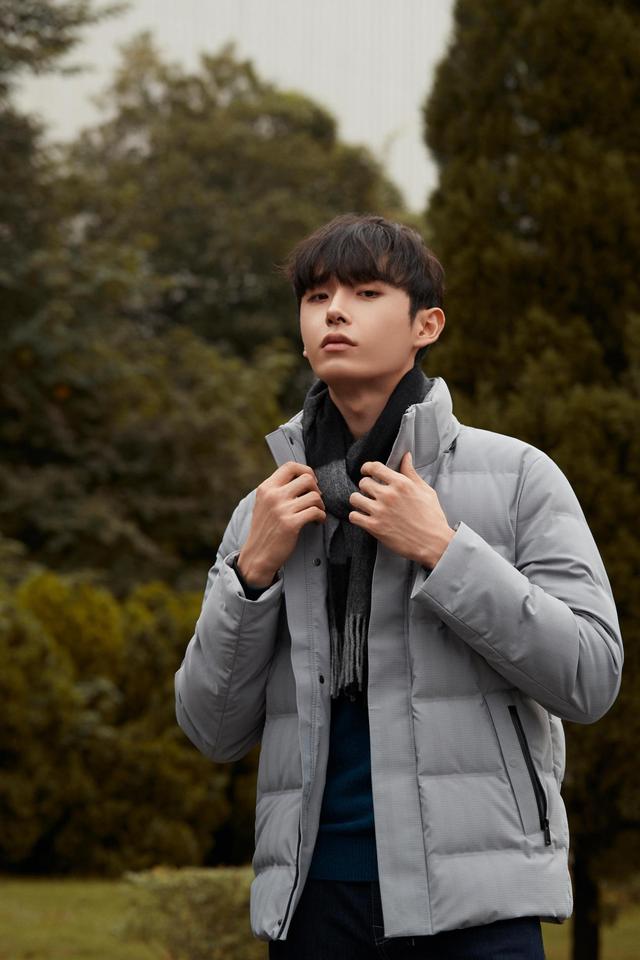 质感上乘的羽绒服怎么选?忘不了男装来示范