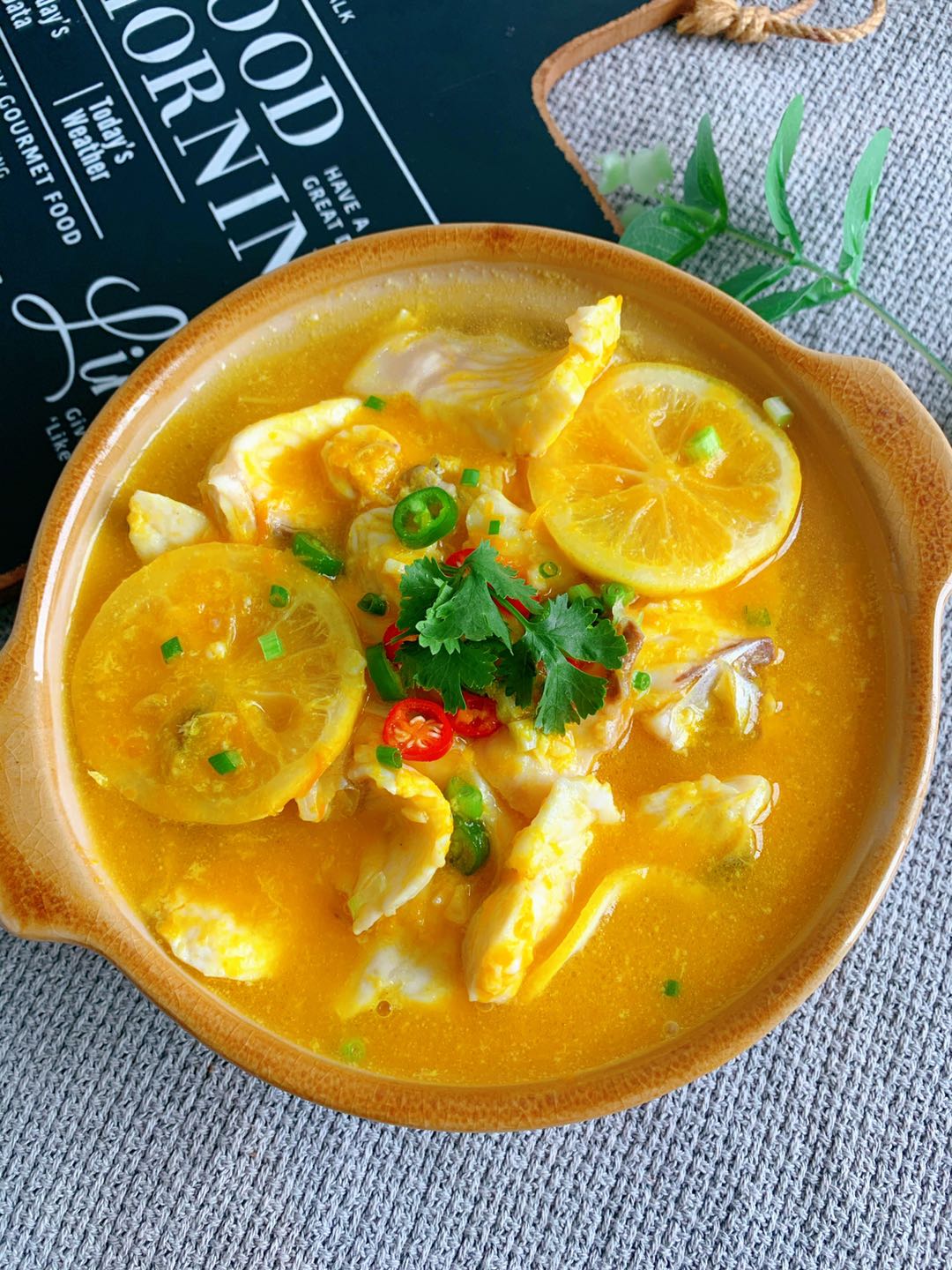 鲜美可口,低脂高蛋白金汤柠檬鱼片,10月女人要多喝