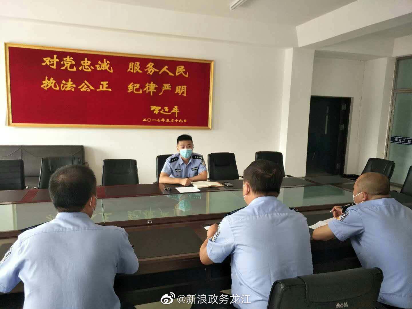 鹤岗市看守所副所长张志