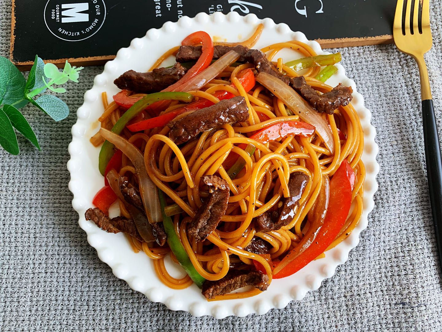 西餐厅招牌黑椒牛柳意面,学会此配方,1天3顿都吃不腻,特好吃