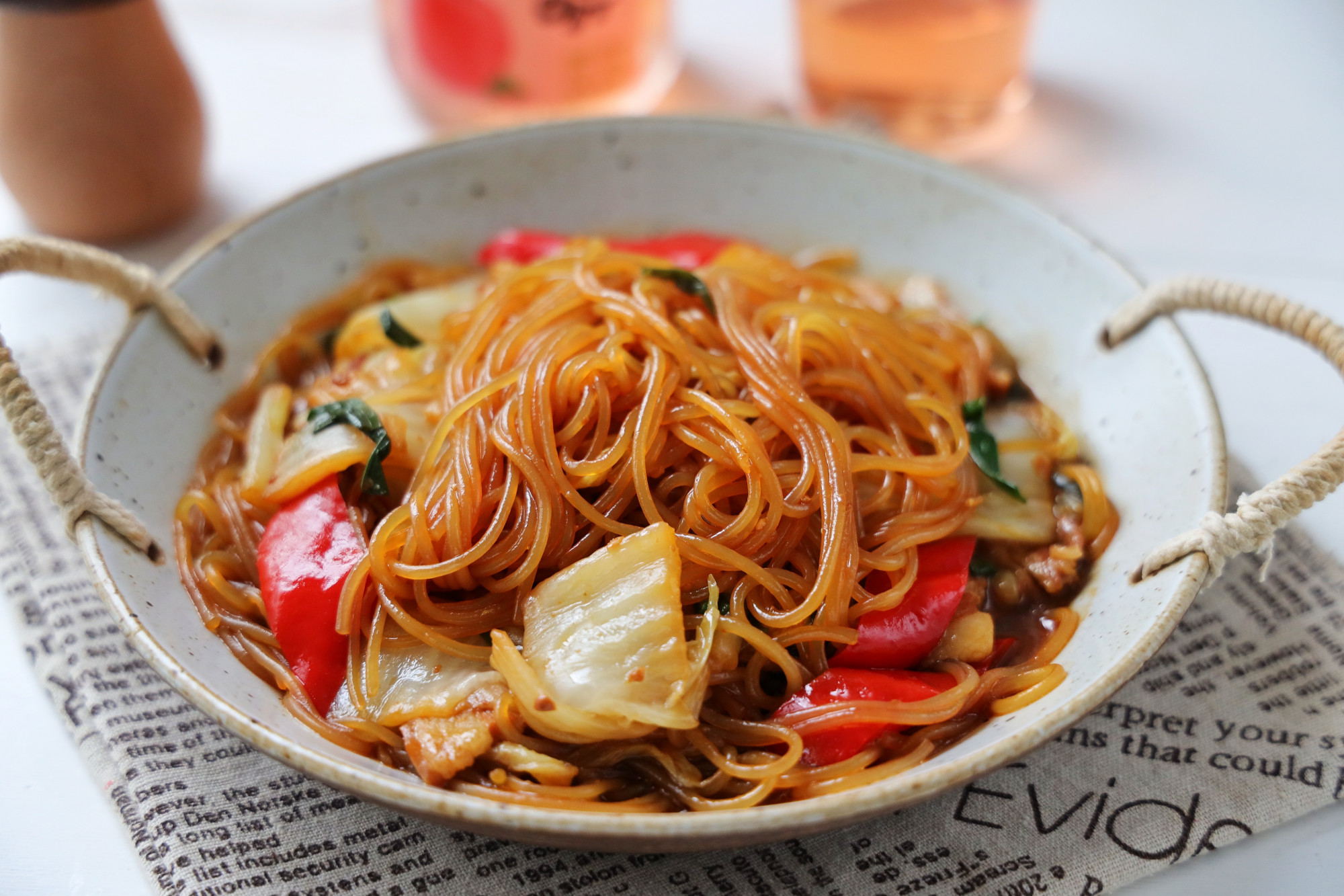 冬天最爱的白菜炖粉条,汤汁多超下饭,一锅不够吃,越吃越馋