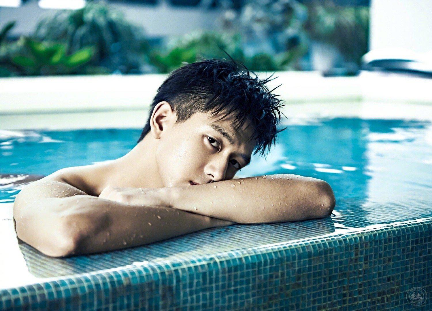 李现用实力展示什么叫穿衣显瘦,脱衣有肉…………|腹肌_新浪新闻