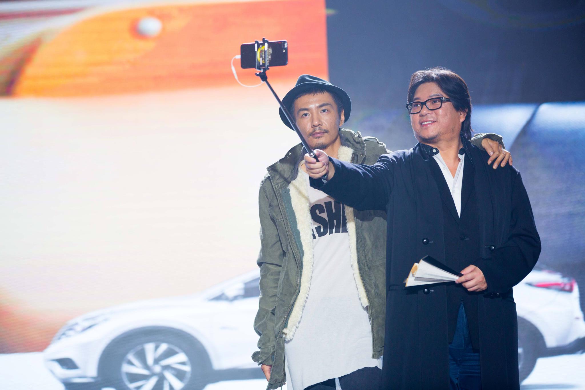 别人都为鲍叔牙鸣不平,鲍叔牙却说:"管仲不是贪财,而是他家里穷呀.