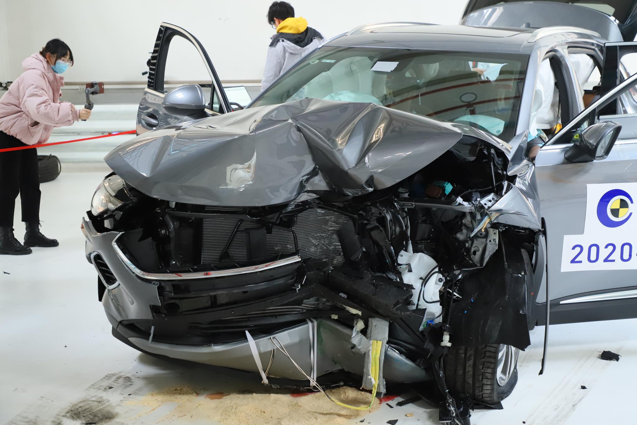 浅谈别克昂科威s碰撞测试:防护策略有提升,车门防撞梁强度不足