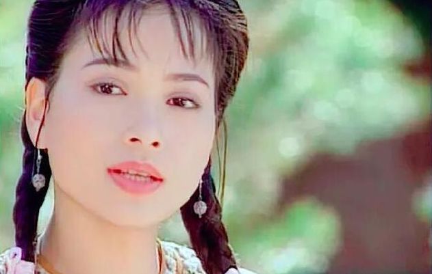 影星樊亦敏,曾是吴京前女友,三段恋情都不幸福现在卖鱼为生