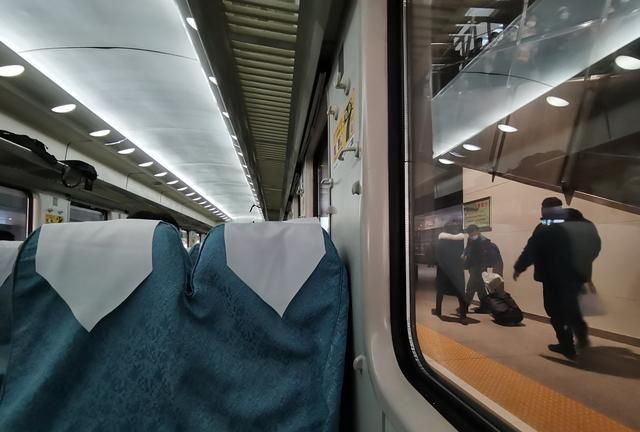 火车窗户位置图片