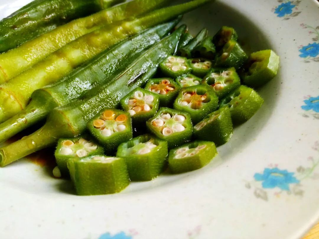 美食精选:凉拌秋葵花束,红豆松糕,电饭煲蒸秋葵,酸豆角炒肉
