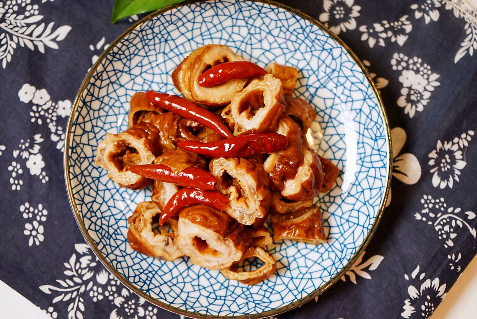 三个步骤教你清除异味,用对香料巧做诱人肥肠|大肠|肥肠|猪大肠_新浪