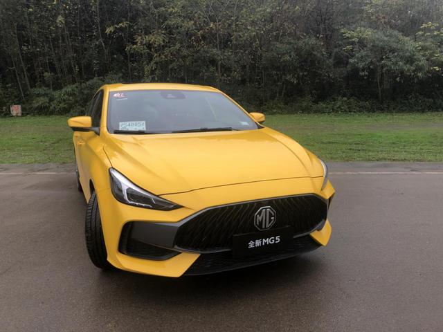 战机档把,"8万级运动轿跑"名爵5开起来很爽