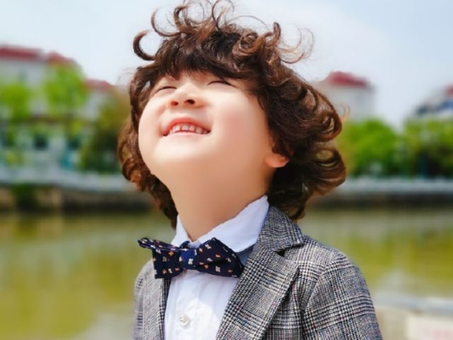 本以为周嘉诚长大够精致看见单禹豪才知道什么是男神诞生了