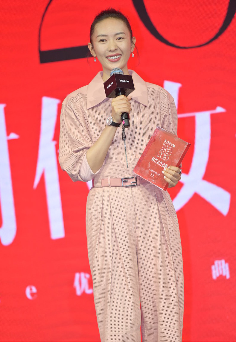 童瑶大火之后现身活动,没修图真人很普通,气质不及章子怡一半