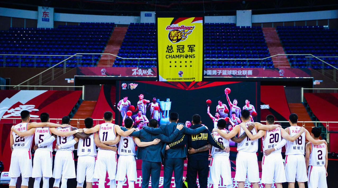 央视回顾2020年度国内热点体育新闻:广东男篮加冕cba十冠王