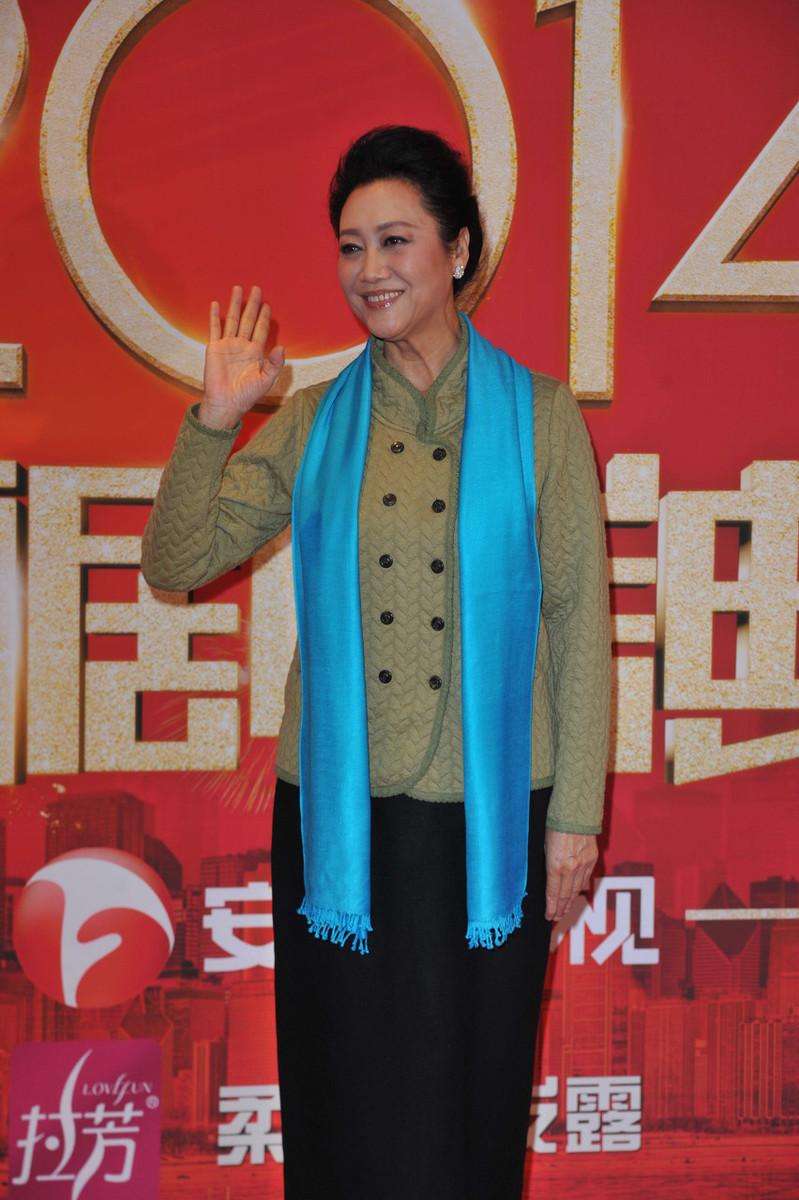 老戏骨王丽云一直很优雅,有皱纹也不修图,老了依然漂亮