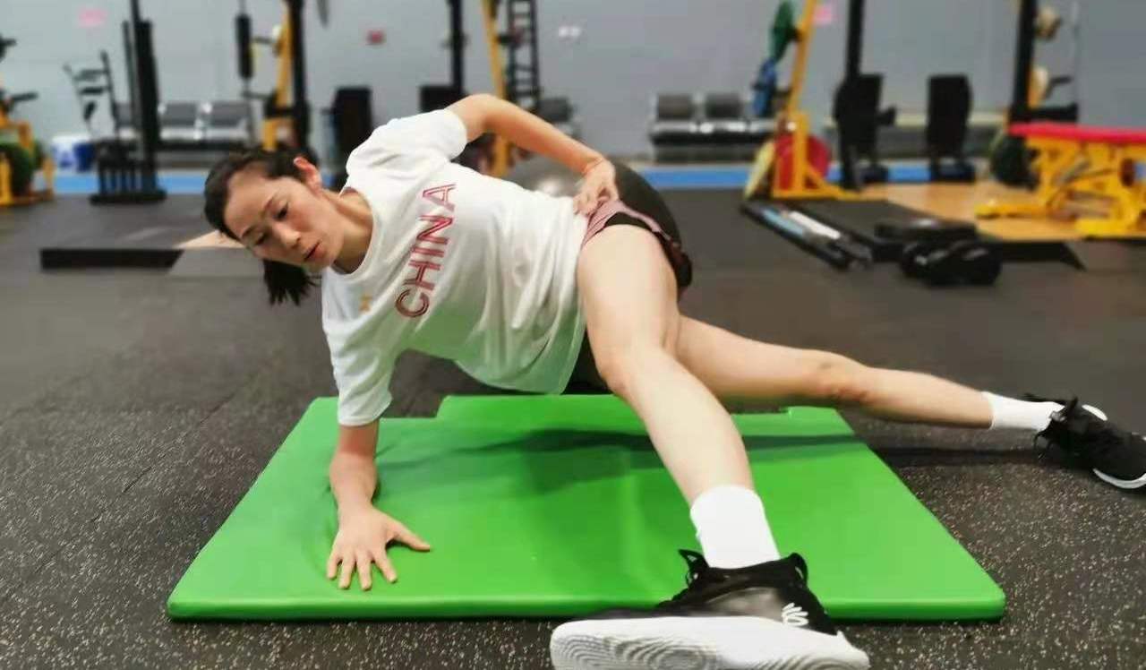 朱婷晒最新训练照,身材饱满有型,满屏都是大长腿,肌肤雪白照人