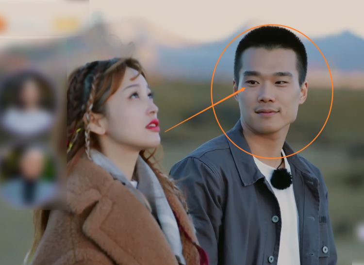 金莎陶醉于眼前的美景,谁注意到耿斯汉的眼神?确定不用掩饰下吗