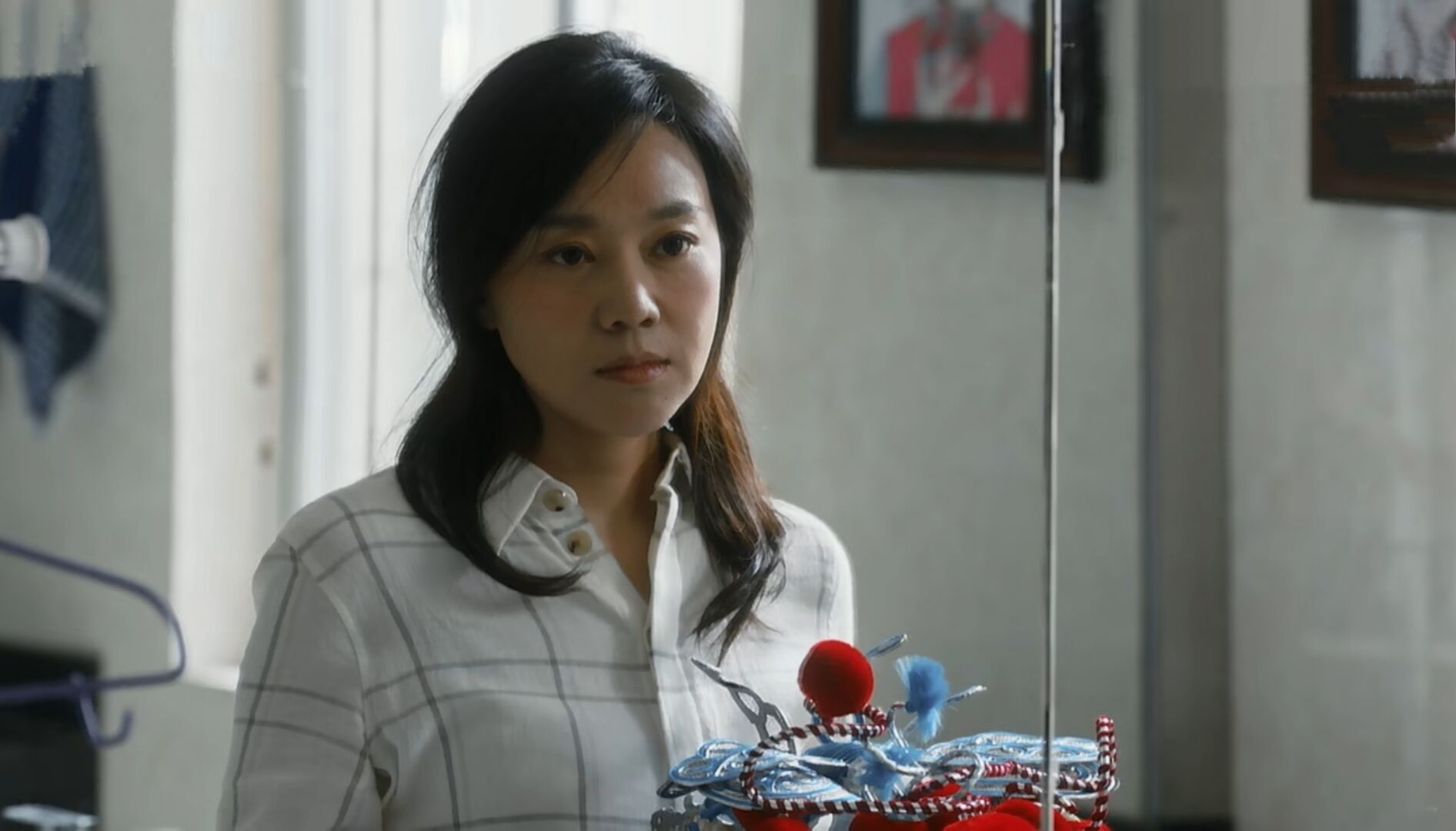 然而,在这部全员实力演技派的《装台》剧中,闫妮的