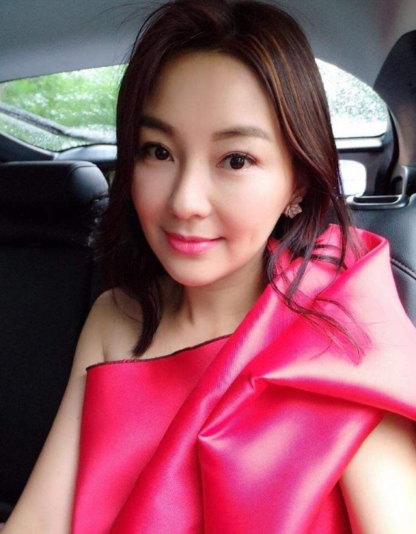 现在的陈秀丽,生活美满,婚姻幸福,又有一双女儿作配,让人羡慕不已.